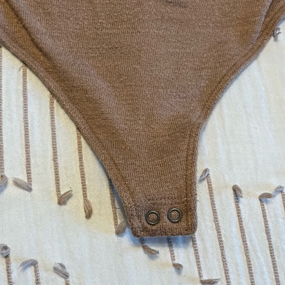 Abercrombie and fitch tan wrap long sleeve bodysuit S - Picture 4 of 6